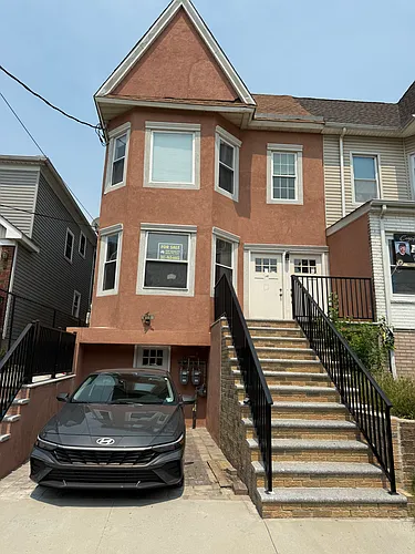 99 W 50th St #1 Photo 1