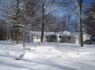 302 Howe Ave, Houghton Lake, MI 48629