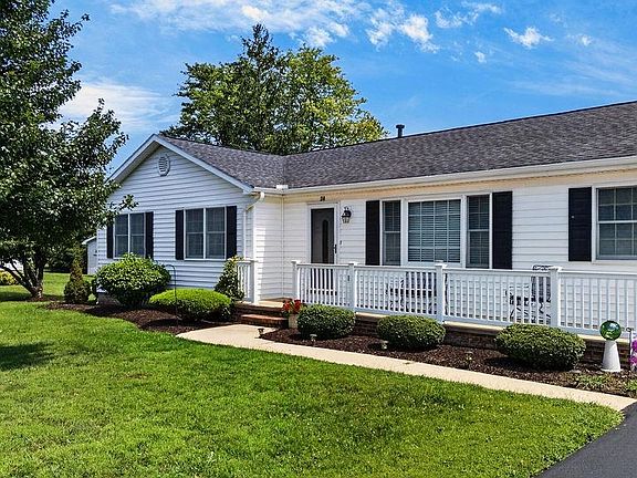 3rd image of 24 Warren Cir