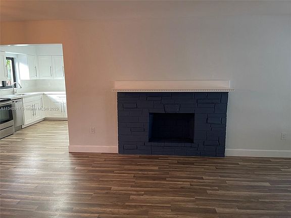 3rd image of 606 N 28th Ave