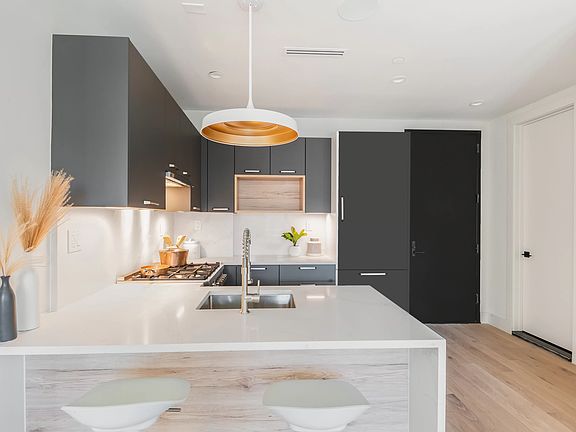 4th image of 674 Hancock St #2B