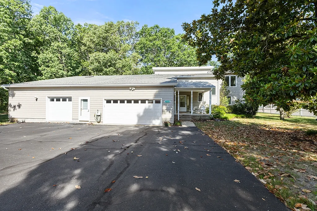 4 bed, 2.5 bath, 1900 sqft, $3,500 — Photo 2