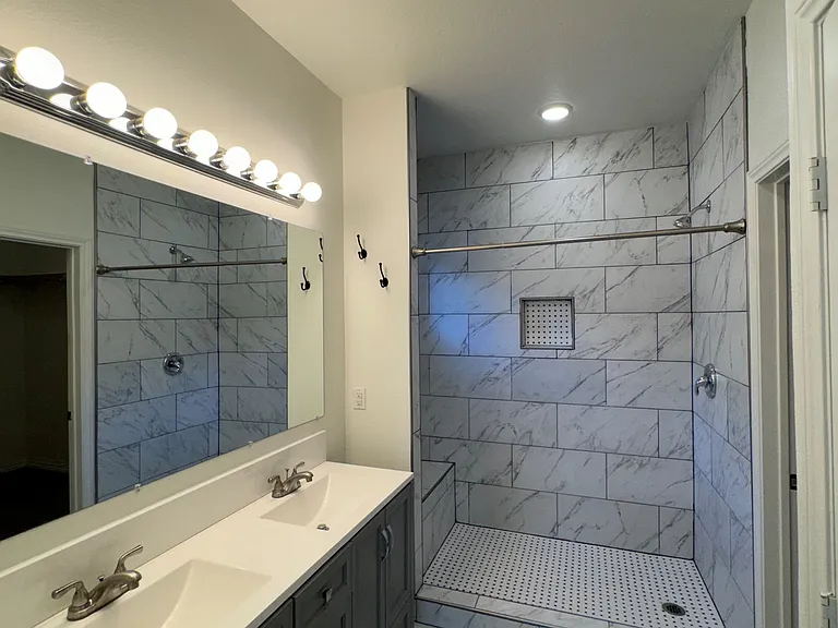 View of the Master bathroom from the Masterbedroom