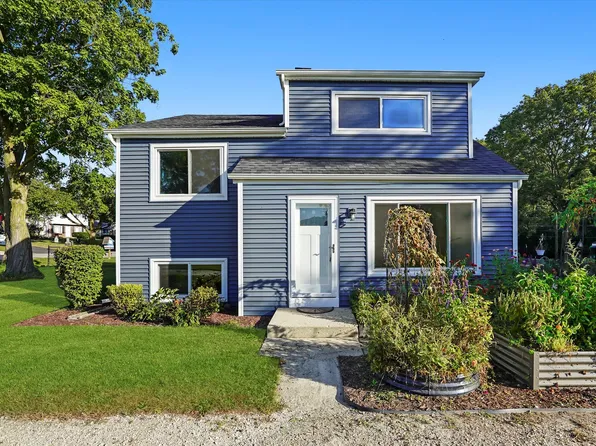 27W120 Williams St, Winfield, IL 60190