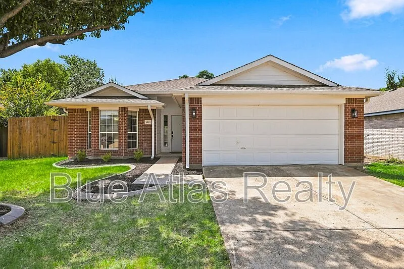 3 bed, 2.0 bath, 1462 sqft, $2,150 — Photo 2