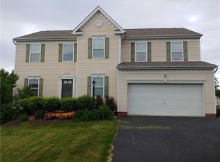 2 Breezewood Dr, Canonsburg, PA 15317