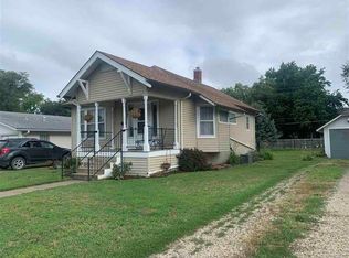 904 W 1st St, Abilene, KS 67410