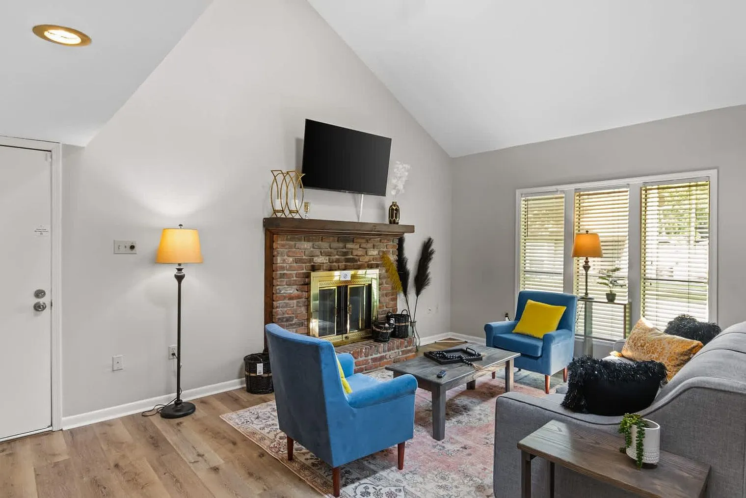 3 bed, 2.0 bath, 1786 sqft, $3,434 — Photo 1