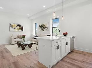 2203 N Hamilton Ave #201, Chicago, IL 60647