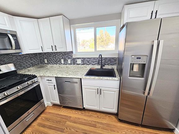 4th image of 224 9th St