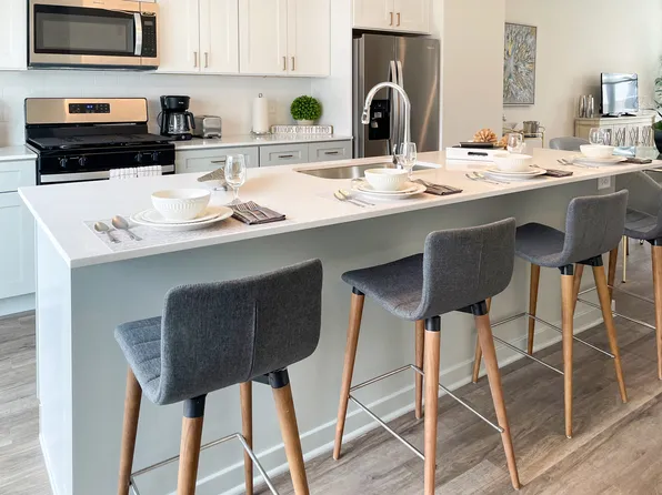 Enclave Crystal Lake Townhomes and Apartments