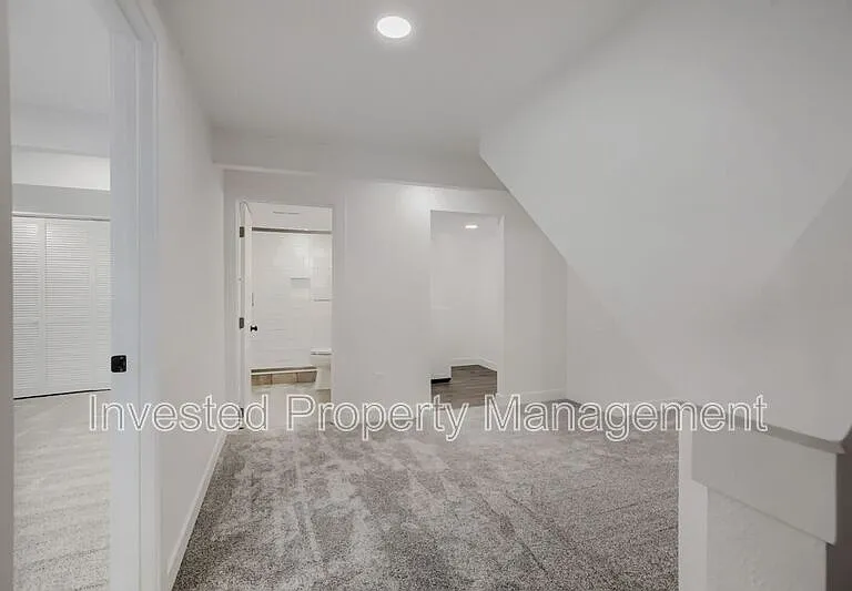 6473 Newcombe Ct — Photo 22