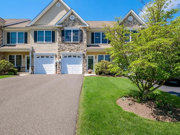 23 Woodspring Cir, Sellersville, PA 18960