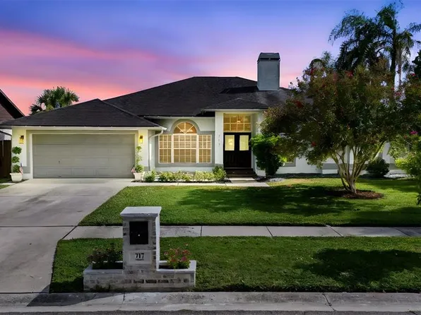 717 Pinewalk Dr, Brandon, FL 33510