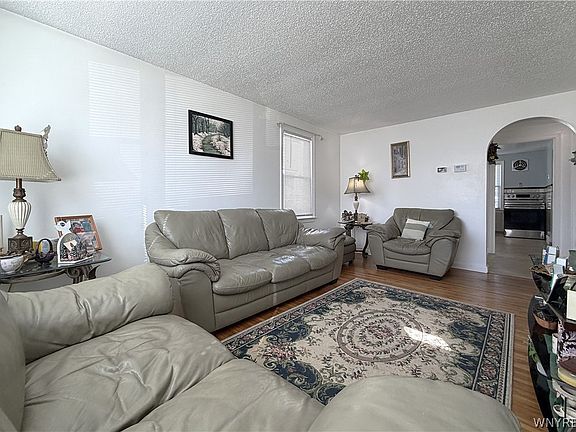 4th image of 104 Cushing Pl