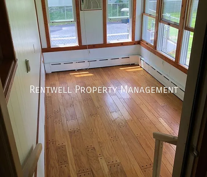 120 E Main St #9 — Photo 11