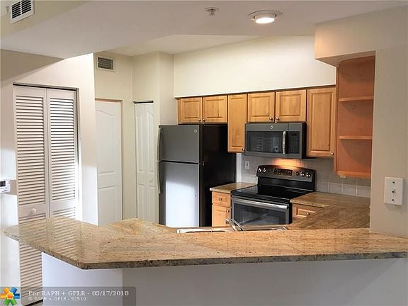 3rd image of 2028 Alta Meadows Ln APT 1011