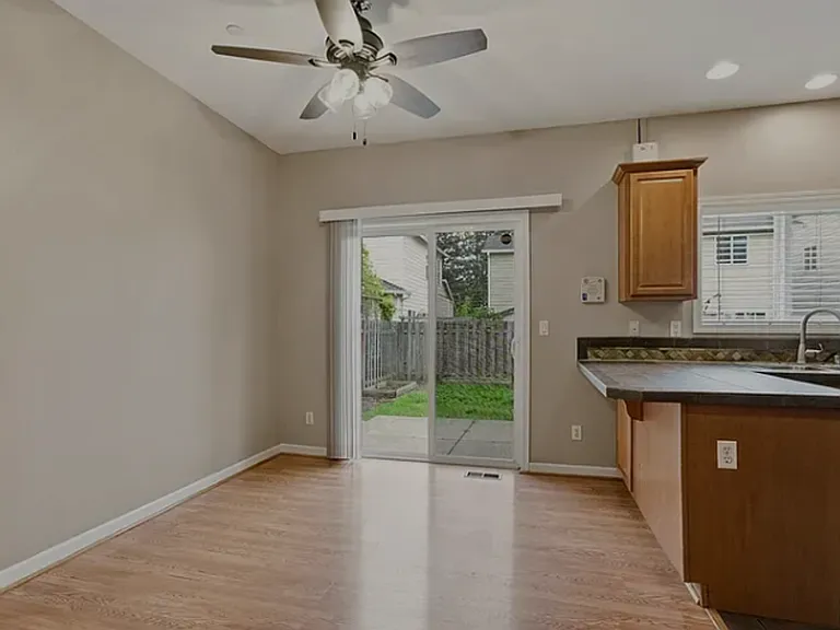 620 SW Trout Ct — Photo 6
