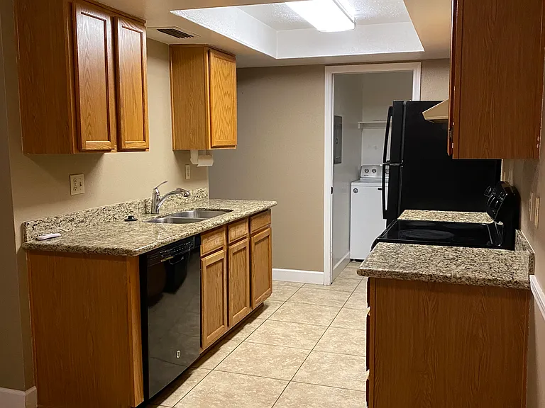 1976 N Lemon Tree Ln #11 — Photo 2