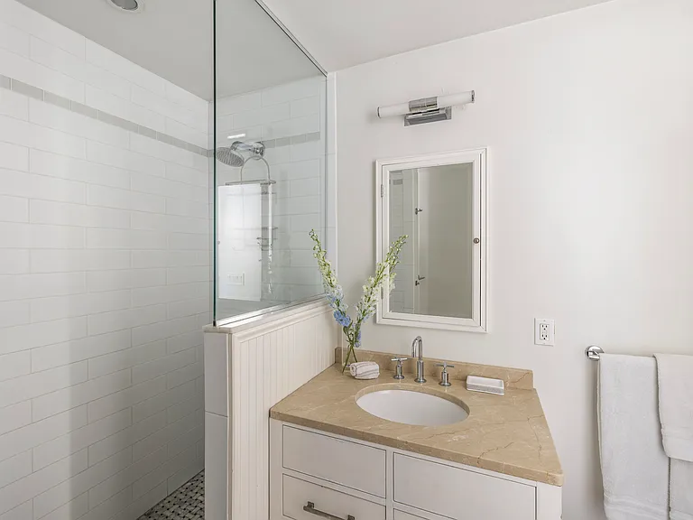 519 N Main St — Photo 11