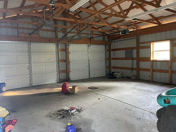 5th image of 16693 Main St