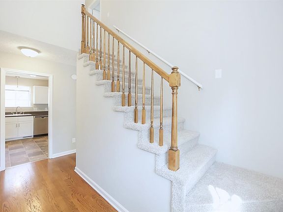 3rd image of 401 Jefferson Woods Dr
