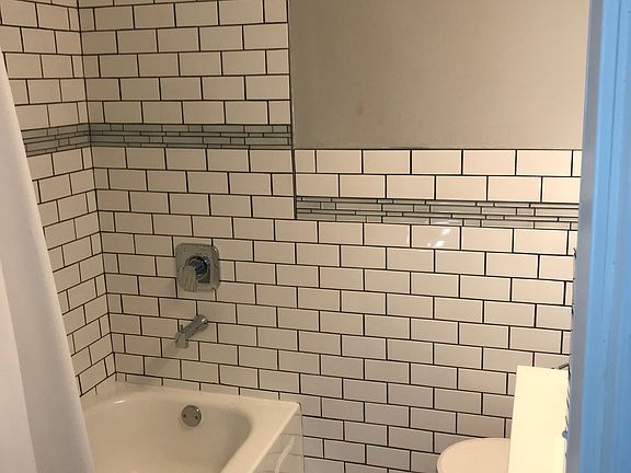4th image of 304 11th Ave S