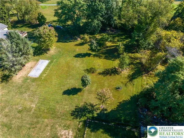 Rosewood Dr, Bethlehem, PA 18017