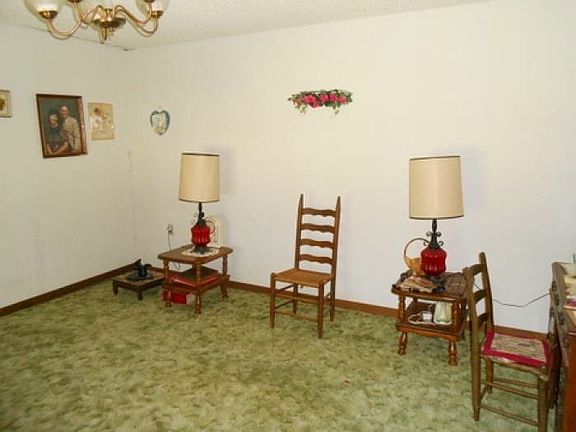 5th image of 1104 E Goliad Ave