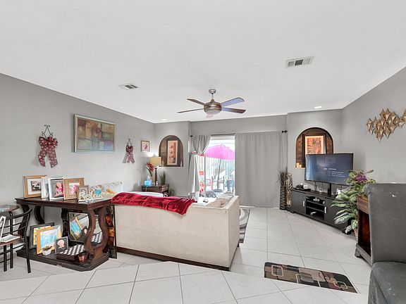 5th image of 235 Pelican Pl Unit 1-21