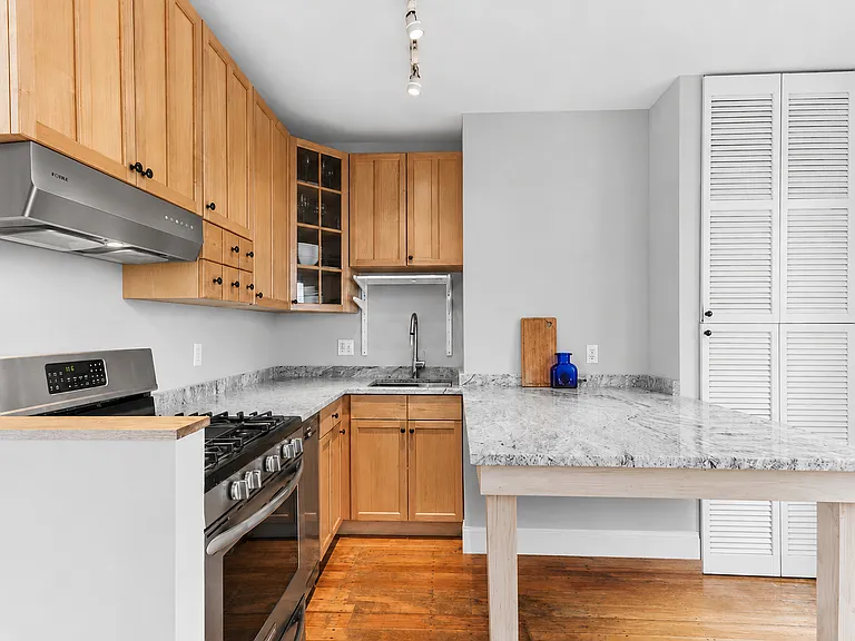 246 Cypress St #4 — Photo 6