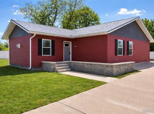 310 E Texas Ave, Sandoval, IL 62882