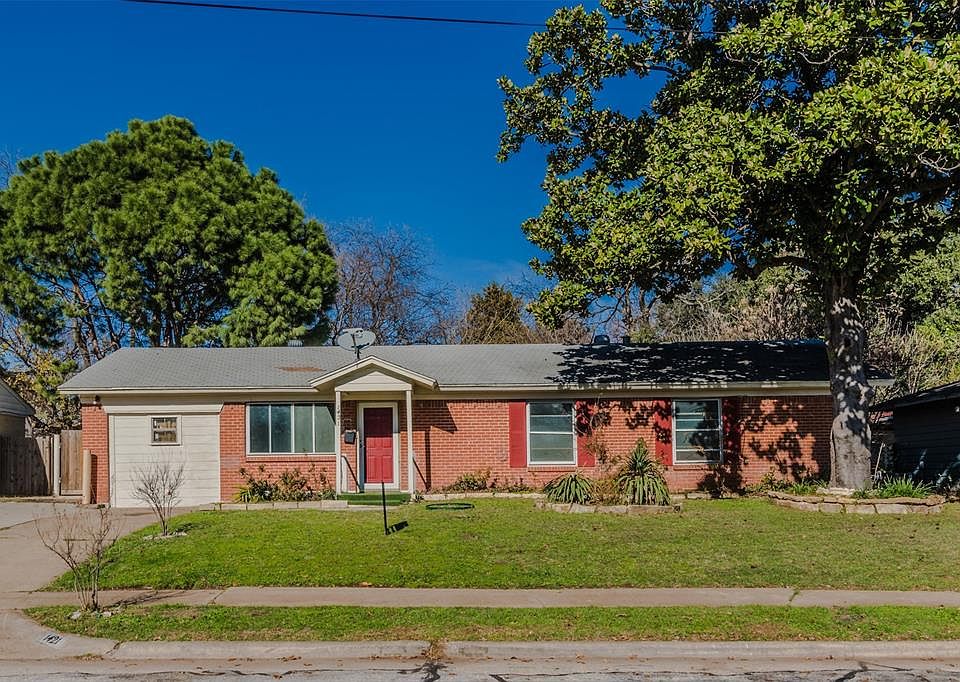 1st image of 1421 Mosley Dr