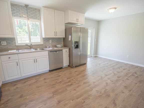 5th image of 370 Oleander Pl