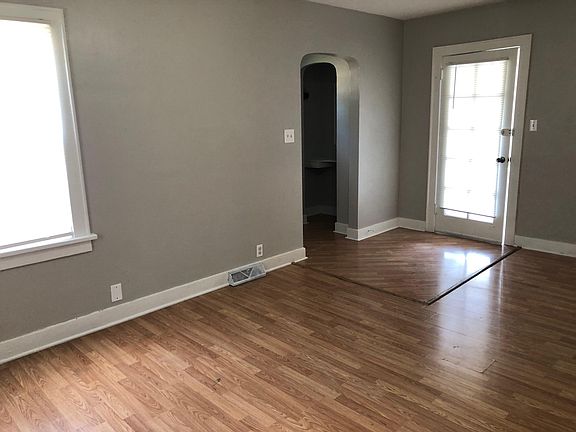 3rd image of 561 N Franklin Ave