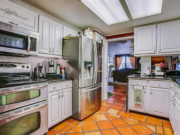5th image of 9625 Lea Shore St