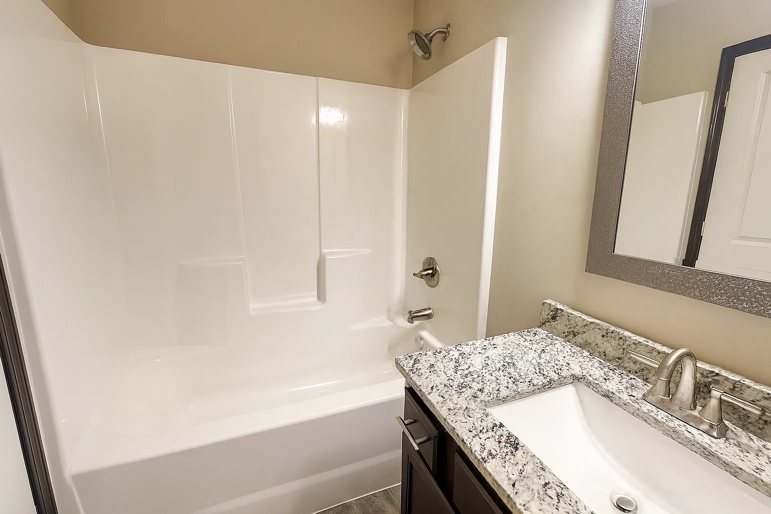 3 bed, 1240 sqft, $1,550 — Photo 3