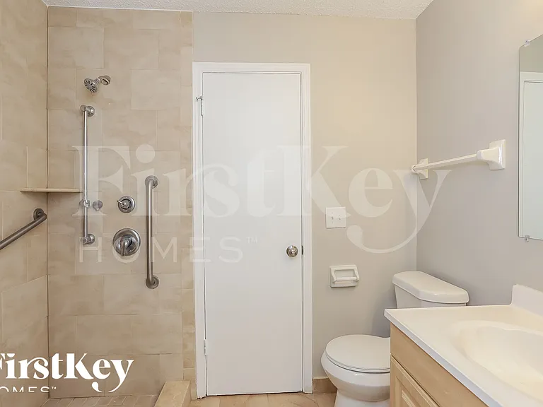1047 Cove Landing Dr — Photo 16
