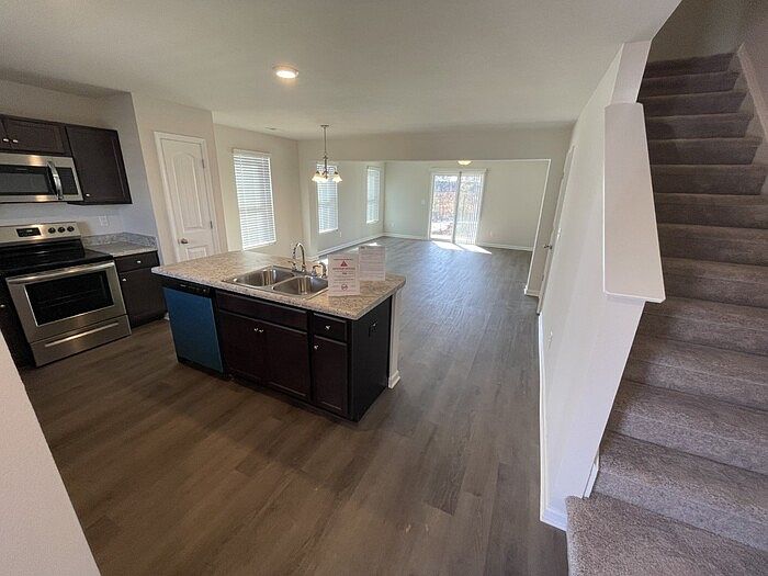 1st image of 1055 Peony Ln