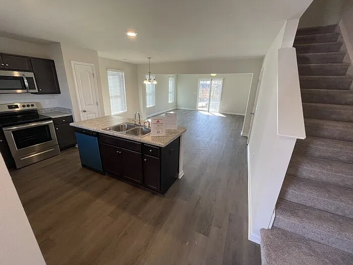 1055 Peony Ln
