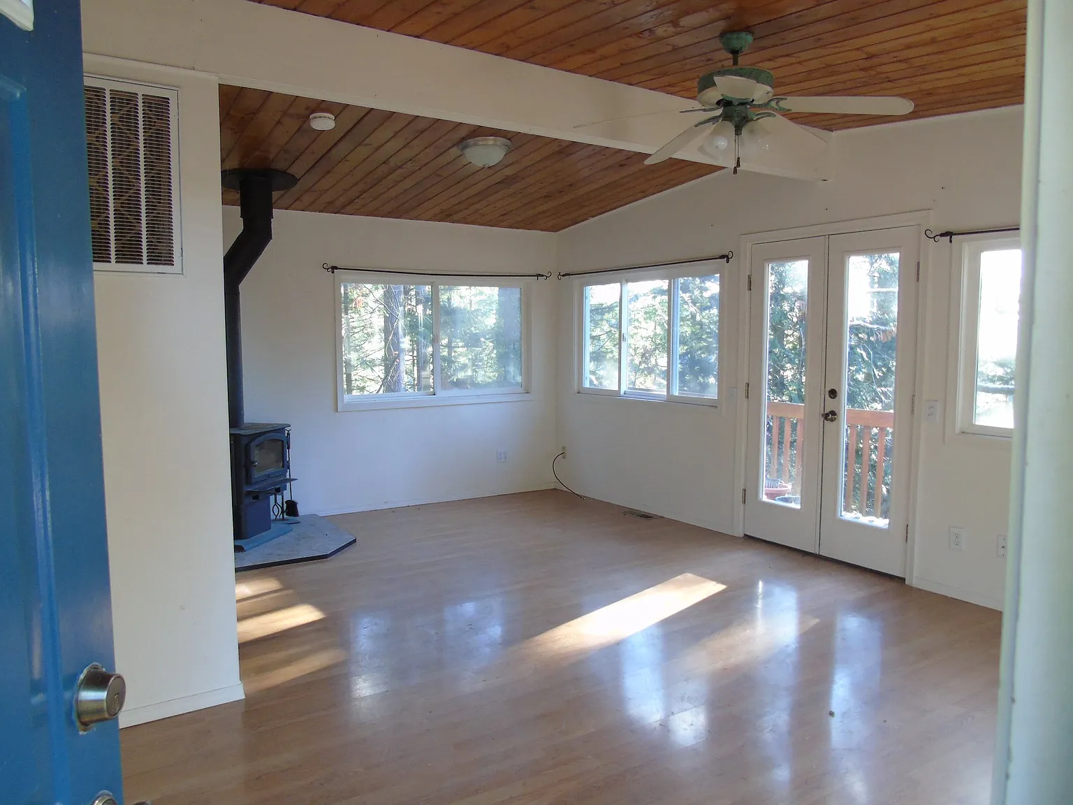 $1,900 / 1br - 640ft2 - Lovely 1BD/1BA Toad Lake House close to Bellingham — Photo 2