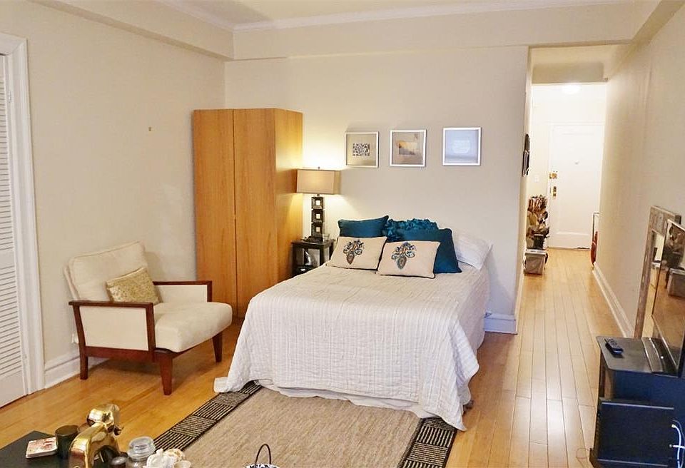 2nd image of 17 W 64th St APT 9E