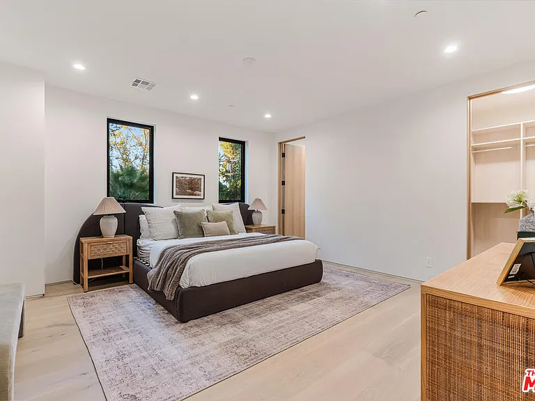 5064 Encino Ave — Photo 29