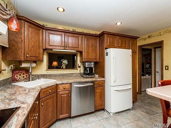3rd image of 5 Bettina Ct