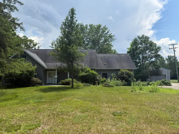8518 3rd St, Vestaburg, MI 48891