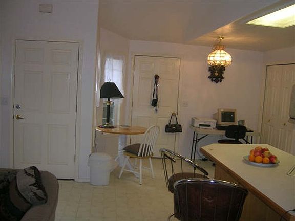 5th image of 828-830 N McKinley Ave