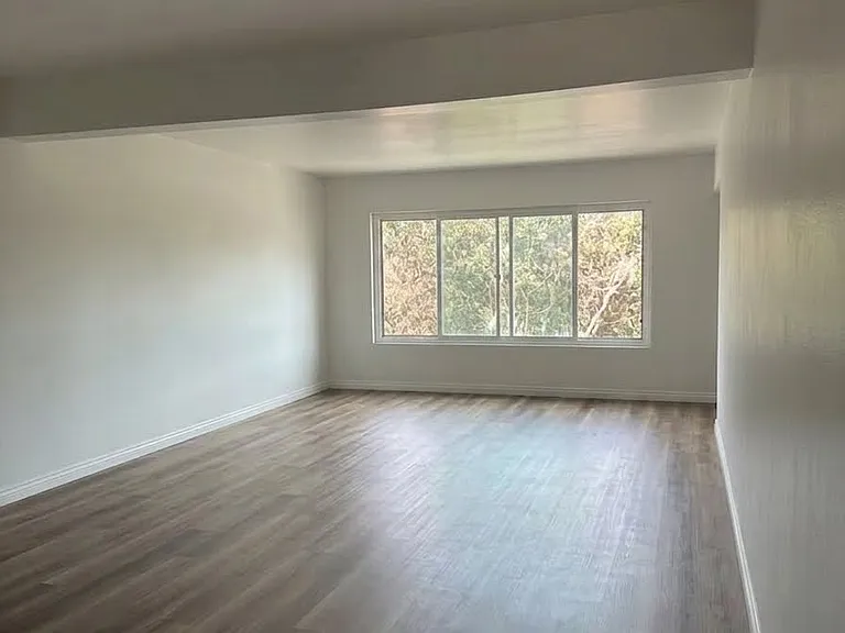6816 Hyde Park Dr #MAIN — Photo 2