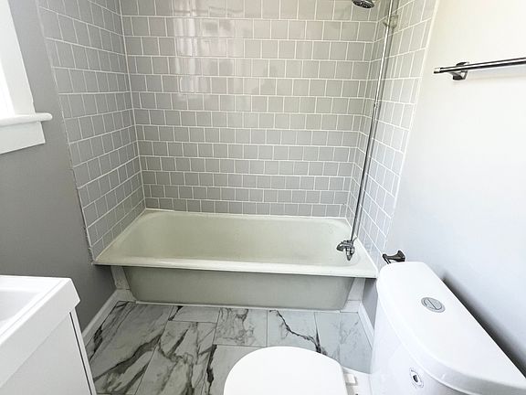 5th image of 1415 Leigh St APT 6A