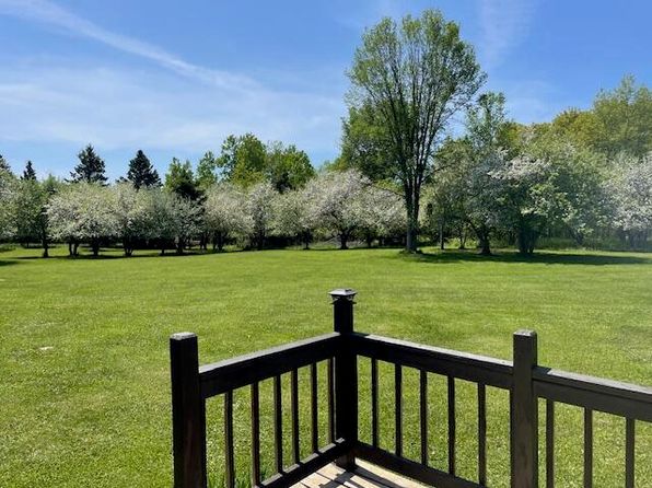 9944 N Donner Dr, Germfask, MI 49836
