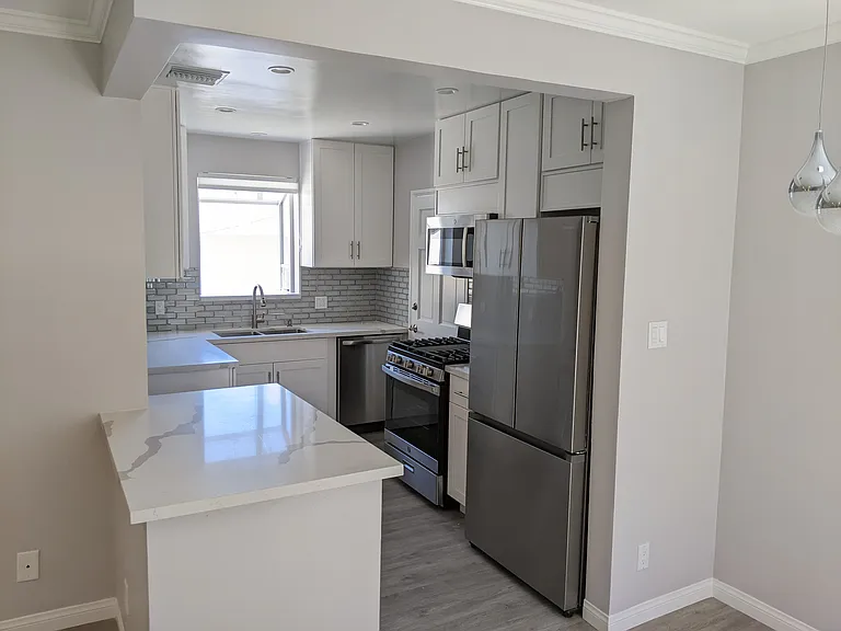 5636 Cedros Ave — Photo 9